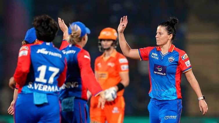 DC vs GG HIGHLIGHTS: Delhi Capitals Enter WPL 2024 Final With Dominant Win Over Gujarat Giants Shafali Verma Marizanne Kapp Shikha Pandey Minnu Mani DC vs GG HIGHLIGHTS: Delhi Capitals Enter WPL 2024 Final With Dominant Win Over Gujarat Giants