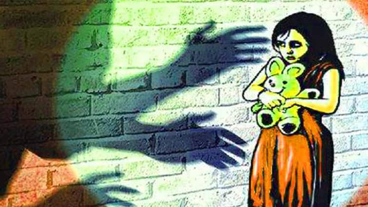 A 30-year-old man named Jai Ganesh has been arrested under a POCSO case for harassing a 7-year-old girl chennai Crime:  வேலைக்கு சென்ற இடத்தில் சிறுமியிடம் சில்மிஷம் செய்த பெயிண்டர்! தட்டி தூக்கிய போலீஸ்