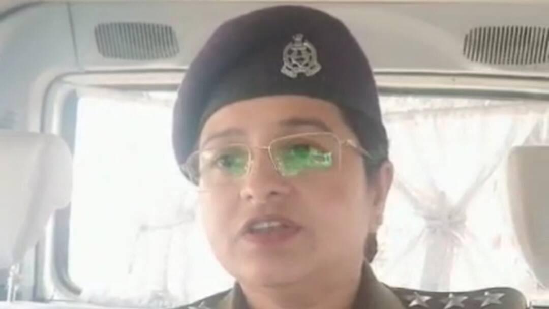 आगरा में घुड़चढ़ी के दौरान दबंगों ने दलित युवक की बारात को रोका, पुलिस के पहुंचने पर क्या हुआ? Agra Dabang stopped horse riding ceremony of Dalit youth people created ruckus ANN आगरा में घुड़चढ़ी के दौरान दबंगों ने दलित युवक की बारात को रोका, पुलिस के पहुंचने पर क्या हुआ?