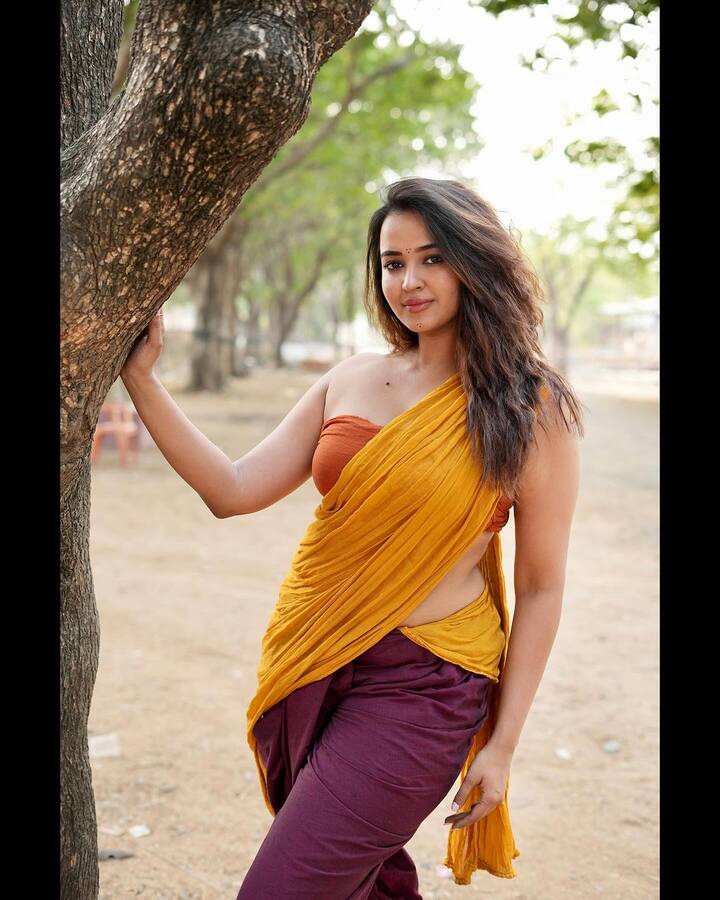 ‘రంగస్థలం‘ సినిమాలో హోమ్లీ పాత్రలో కనిపించి మెప్పించింది. Photo Credit: Pujiithaa Ponnada/Instagram