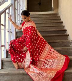 साडी आणि विद्याचं नातं खास; पण यावेळी दिसली हटके अवतारात!