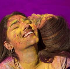 Holi Celebration: ਹੋਲੀ ਦੇ ਰੰਗਾਂ ਤੋਂ ਵਾਲਾਂ ਨੂੰ ਖਰਾਬ ਹੋਣ ਤੋਂ ਬਚਾਉਣ ਲਈ ਜ਼ਰੂਰ ਅਪਣਾਓ ਇਹ ਟਿਪਸ