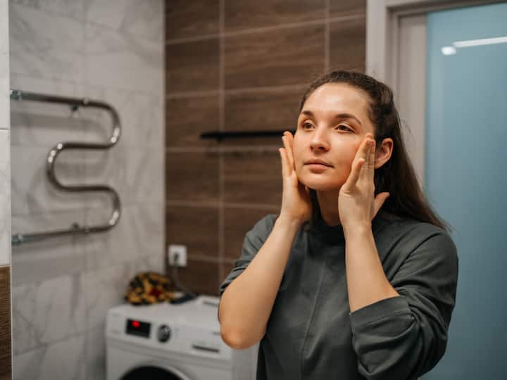 Facial Massage: Using your fingertips or a facial roller to gently massage your skin stimulates blood circulation, leaving you with a radiant complexion. Massaging your face also reduces puffiness and encourages lymphatic drainage, leading to healthier-looking skin. (Image source: getty images)