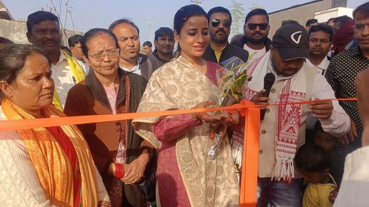 अंबा ने दावा किया कि बीजेपी में शामिल नहीं होने की वजह से ईडी की छापेमारी हो रही है. उन्होंने कहा, 'मुझे बीजेपी की तरफ से हजारीबाग के सांसदी का टिकट ऑफर हुआ, जिसे मैंने ठुकरा दिया. हम कांग्रेस पार्टी से हैं और हम लगातार बड़कागांव सीट जीतते आए हैं. मेरे टिकट से इनकार करने की वजह से कार्रवाई हुई है.'
