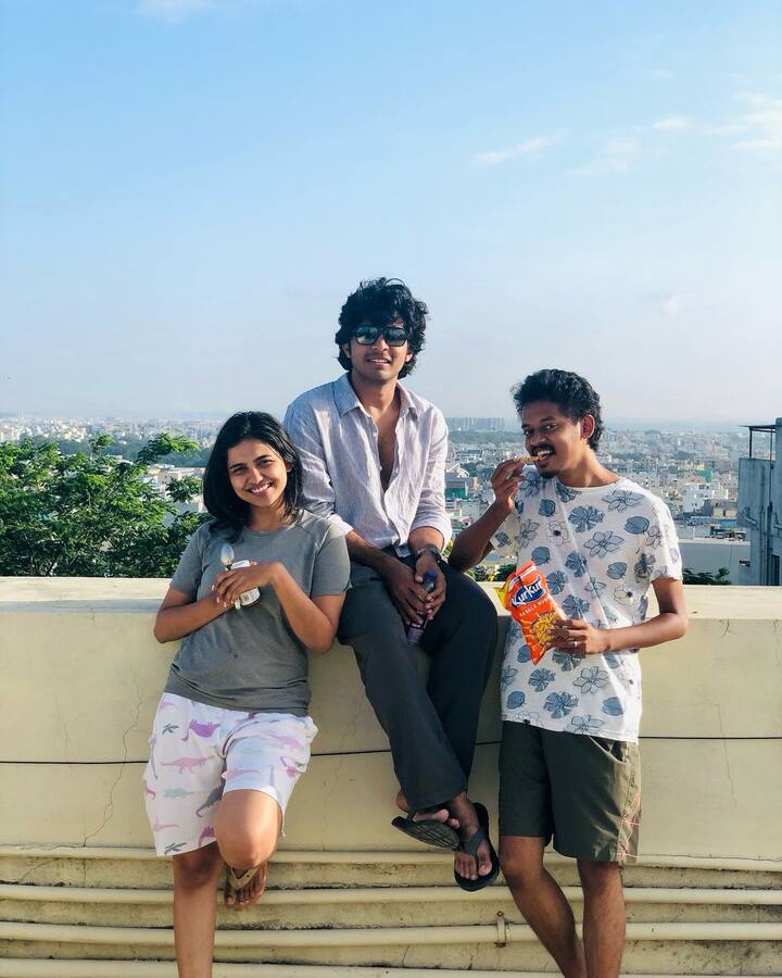 பாலாவின் வணங்கான் படத்தில் சூர்யாவுடன் நடிக்க மமிதா ஒப்பந்தமாகியிருந்தார். பின்னர், ஒரு சில காரணத்தால் இப்படத்தில் அருண் விஜய், ரோஷிணி பிரகாஷ் ஆகியோர் இணைந்தனர்.