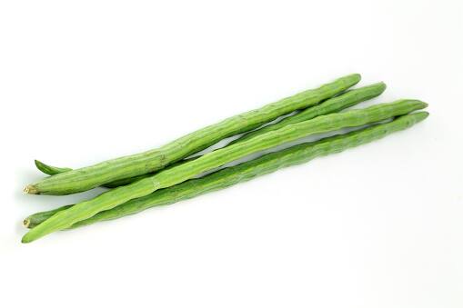 6. Drumstick (Moringa): Moringa, which is called drumstick in India, is a superfood that has nutrients of Vitamin A, Zinc, Kaorin, and Selenium. Research has shown that some components in the kidneys like inflammation and oxidative stress may be controlled by the nephroprotective properties of moringa. Regular intake of fresh moringa leaves, pods, or packing the powder can result in getting kidney function support. (Image Source: Getty)