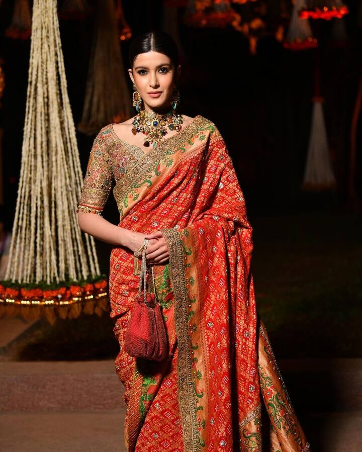 શનાયાએ બોલિવૂડમાં પગ પણ નથી મૂક્યો તે પહેલા પણ તે પોતાના ગ્લેમરસ લુકને લઈને હંમેશા ચર્ચામાં રહે છે.