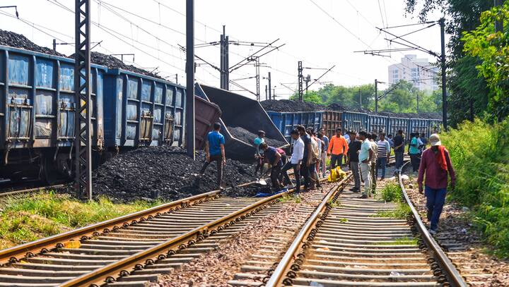 तत्काल टिकट ट्रेन छूटने के 24 घंटे पहले बुक कर सकते हैं, आप आईआरसीटीसी की आधिकारिक वेबसाइट से टिकट बुक कर सकते हैं.