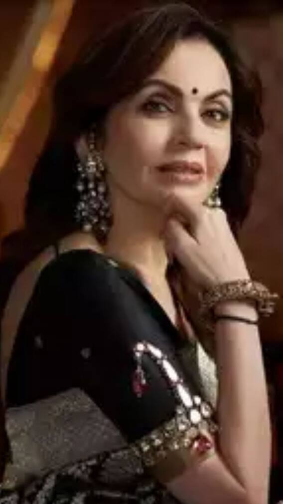 শাহজাহানের বাহুভূষণ পরলেন নীতা আম্বানি