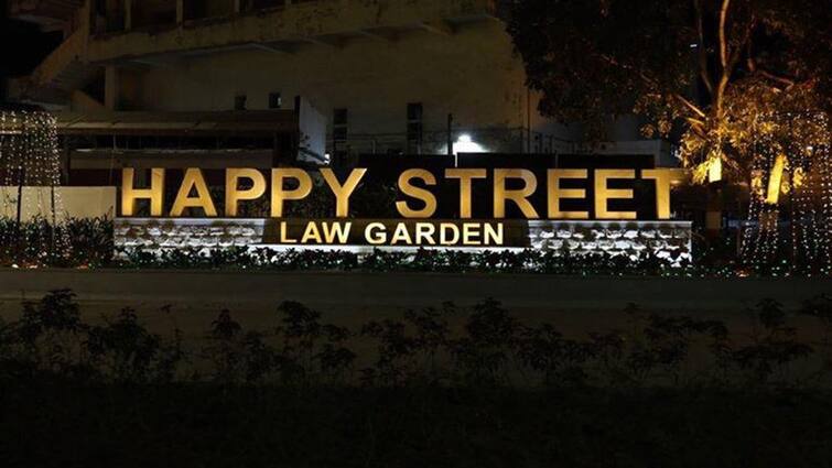 AMC notices to owners of 14 food vans in Happy Street, Law Garden અમદાવાદમાં હેપ્પી સ્ટ્રીટમાં ભાડુ ન ચૂકવાતા કાર્યવાહી, સપ્તાહમાં ભાડુ ચૂકવવા ફૂડવાનના માલિકોને નોટિસ