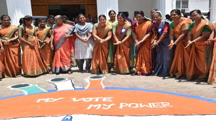 Madurai District Collector played 'Gummi Atom' for voter awareness by insisting on 100% election voting - TNN 100% தேர்தல் வாக்குப்பதிவு ...  'கும்மி ஆட்டம்' ஆடி விழிப்புணர்வு ஏற்படுத்திய  ஆட்சியர்