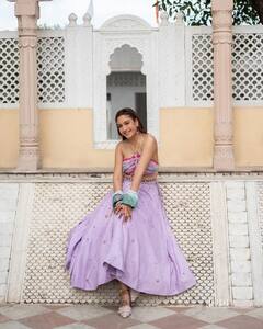 Surbhi Chandna Haldi Photos: कभी लुटाया पति पर प्यार...तो कभी जमकर नाचीं, हल्दी सेरेमनी में सुरभि ने यूं मचाया धमाल, शेयर की अनदेखी तस्वीरें