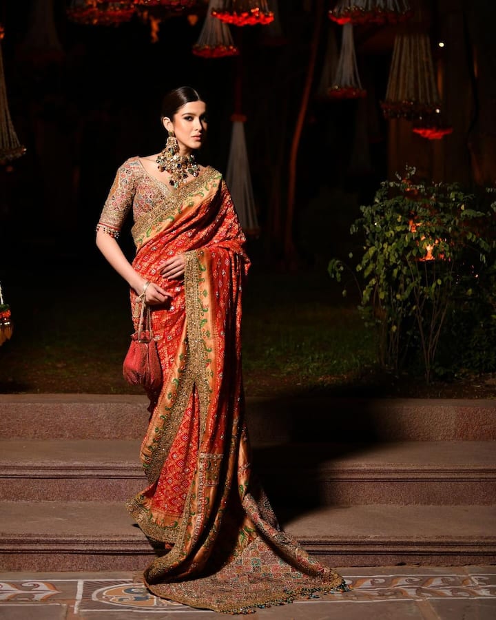 Shanaya Kapoor Photo: બોલિવૂડની ફેમસ સ્ટાર કિડ શનાયા કપૂરે તેની કેટલીક લેટેસ્ટ તસવીરો ઈન્સ્ટાગ્રામ પર શેર કરી છે, જેમાં તેનો ખૂબ જ દેશી અવતાર જોવા મળી રહી છે.