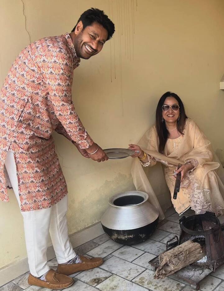 ਫੈਨਜ਼ ਦੋਵਾਂ ਦੀਆਂ ਤਸਵੀਰਾਂ 'ਤੇ ਕਮੈਂਟ ਕਰ ਪਿਆਰ ਦੀ ਖੂਬ ਬਰਸਾਤ ਕਰ ਰਹੇ ਹਨ।