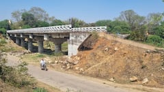 In Pics: जबलपुर में 8 साल बाद भी तैयार नहीं हुआ पुल, अधूरा पड़ा है काम, देखें तस्वीरें