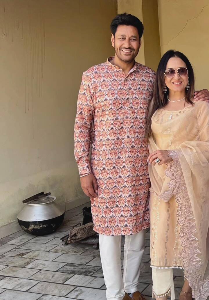 ਇਸ ਦੇ ਨਾਲ ਨਾਲ ਇਹ ਵੀ ਦੱਸ ਦਈਏ ਕਿ ਹਰਭਜਨ ਮਾਨ ਤੇ ਉਨ੍ਹਾਂ ਦਾ ਪਰਿਵਾਰ ਹਾਲ ਹੀ 'ਚ ਪੰਜਾਬ ਆਇਆ ਹੋਇਆ ਸੀ। ਇਥੇ ਉਨ੍ਹਾਂ ਨੇ ਆਪਣੇ ਪਿੰਡ 'ਚ ਕਈ ਦਿਲ ਲਾਏ।