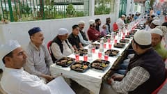 45 साल से रमजान की पहली इफ्तारी करा रहा है ये परिवार, गंगा-जमुनी तहजीब की दिखती है मिसाल