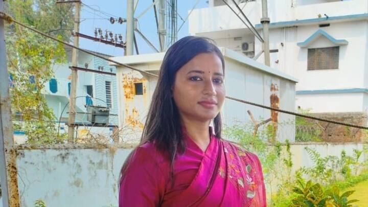 झारखंड की कांग्रेस विधायक अंबा प्रसाद के रांची स्थित आधिकारिक आवास सहित उनसे जुड़ी कई लोकेशन पर प्रवर्तन निदेशालय (ईडी) की टीम ने मनी लॉन्ड्रिंग मामले में छापेमारी की. ईडी की टीम 18 घंटे तक अंबा के घर छापेमारी करती रही.