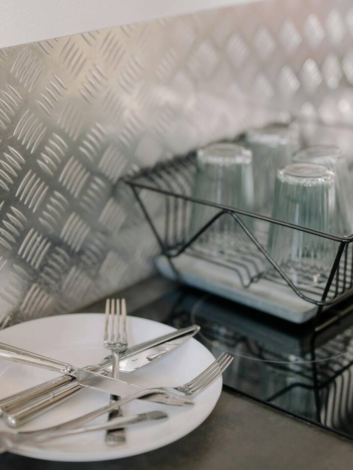 उपवास दरम्यान, बहुतेक लोक बटाटे किंवा फळे किंवा उच्च कॅलरी पदार्थ खातात. व्यायामही करू नका. ज्याचा रोज खाल्लेल्या अन्नाचे प्रमाण कमी करण्याइतका फायदा दिसत नाही.[Photo Credit : Pexel.com]