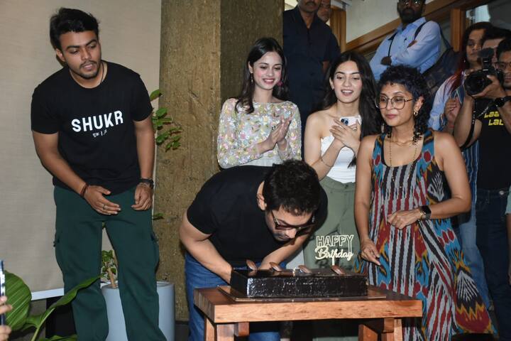 Aamir Khan 59th Birthday: આમિર ખાન આજે પોતાનો જન્મદિવસ ઉજવી રહ્યો છે. આ પ્રસંગે અભિનેતાએ 'લાપતા લેડીઝ'ની સ્ટાર કાસ્ટ અને ભૂતપૂર્વ પત્ની કિરણ રાવ સાથે પોતાનો જન્મદિવસ ઉજવ્યો હતો.