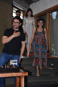 Aamir Khan ने 59वें बर्थडे का मनाया जश्न, Ex वाइफ किरण राव संग काटा केक, लापता लेडीज की स्टारकास्ट भी आई नजर