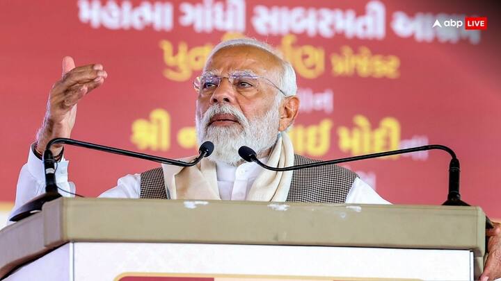 प्रधानमंत्री नरेंद्र मोदी के बेहद करीबी माने जाने वाले अमित शाह ने इंटरव्यू में यह भी कहा- विपक्षी दिलों के नेता यह जानते हैं कि इंडिया गठबंधन सत्ता में नहीं आने वाला है. सीएए को प्रधानमंत्री नरेंद्र मोदी के नेतृत्व वाली सरकार लेकर आई है. सीएए को पलटना असंभव है.