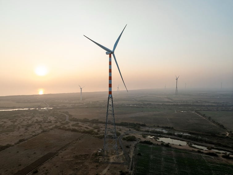 Adani Green Energy has commissioned a 300 MW wind power project in Gujarat Ahmedabad: અદાણીએ ગુજરાતમાં શરુ કર્યો  300 મેગાવોટનો વીન્ડ પાવર પ્રોજેક્ટ, જાણો રોજ કેટલા યુનિટનું થશે ઉત્પાદન