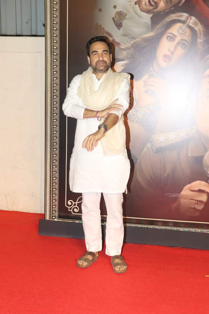 स्क्रीनिंग के दौरान पंकज त्रिपाठी का देसी अंदाज देखने को मिला.