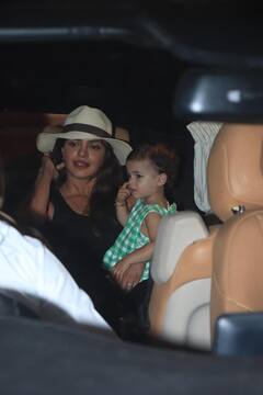 Priyanka Chopra Airport Pics: बेटी संग मुंबई पहुंचीं देसी गर्ल प्रियंका चोपड़ा, मालती को गोद में उठाए एयरपोर्ट पर हुईं स्पॉट