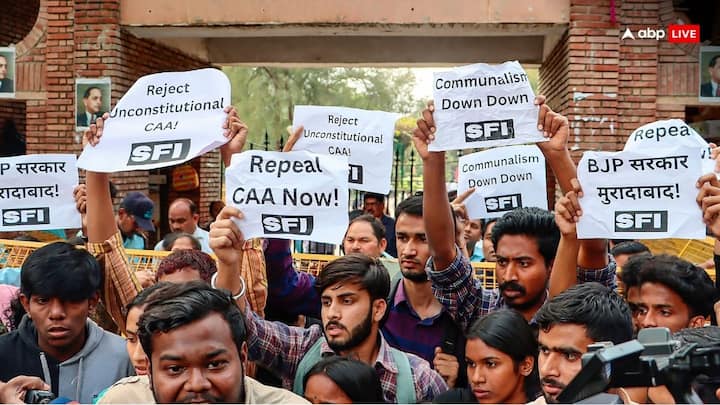 अरविंद वाजपेयी ने आगे यह भी कहा कि ये लोग भारत के नागरिकों को एक तरह से भ्रमित कर रहे हैं. देश के नागरिकों पर इसका असर कैसे पड़ेगा. यहां के मुसलमानों से न तो कुछ पूछा जा रहा और न ही कुछ कहा जा रहा, तब दिक्कत क्या है?