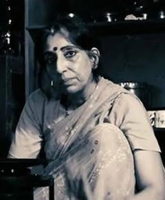 इस फिल्मी मां की एक्टिंग देख सोशल मीडिया पर बने थे गरीबी से जुड़े मीम्स, जानें कौन है एक्ट्रेस