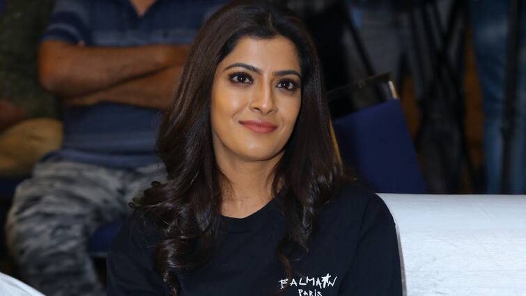 Actress Varalakshmi Sarathkumar React on Fake News About Her Arrest in Drug Case Varalakshmi Sarathkumar: డ్రగ్‌ కేసులో వరలక్ష్మి శరత్‌ కుమార్‌ అరెస్ట్‌? -  ఆ ఛానళ్లపై నటి ఘాటు వ్యాఖ్యలు