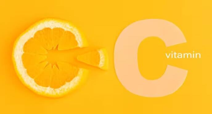 કોરોનાના સમયગાળા દરમિયાન આપણે જાણ્યું કે વિટામિન સી આપણા માટે કેટલું મહત્વપૂર્ણ છે? વિટામિન સી રોગપ્રતિકારક શક્તિ વધારવા માટે મહત્વપૂર્ણ છે. પરંતુ સ્ત્રી માટે તે ખૂબ જ મહત્વપૂર્ણ છે. કારણ કે તે ઘણી સ્વાસ્થ્ય સમસ્યાઓથી બચાવવામાં મદદ કરે છે.