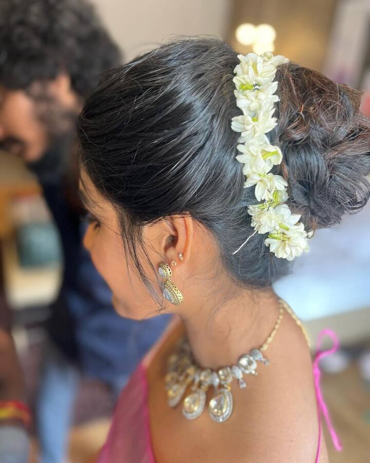 అనంతరం తమిళ హీరో ధనుష్ తో కలిసి ‘సార్‘ సినిమాలో నటించింది. Photo Credit: Samyuktha/Instagram