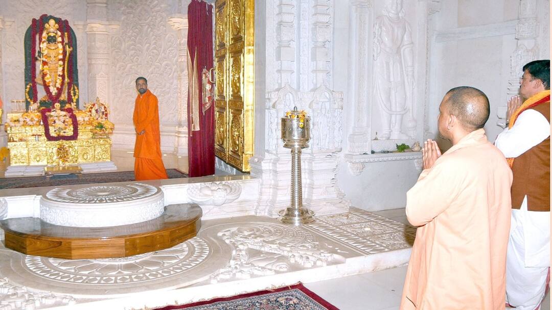 Ayodhya CM Yogi inaugurated and laid the foundation stone of projects Worth Rs 1,090 crores UP News: अयोध्या पहुंचे CM योगी आदित्यनाथ ने रामलला के किए दर्शन, किसान मेले में भी हुए शामिल