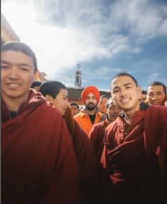 Diljit Dosanjh: ਦਿਲਜੀਤ ਦੋਸਾਂਝ ਨੇ ਬੋਧੀ ਭਿਕਸ਼ੂਆਂ ਨਾਲ ਕੀਤੀ ਮੁਲਾਕਾਤ, ਸਕੂਨ ਭਰੇ ਪਲਾਂ ਨੂੰ ਫੈਨਜ਼ ਨਾਲ ਕੀਤਾ ਸਾਂਝਾ