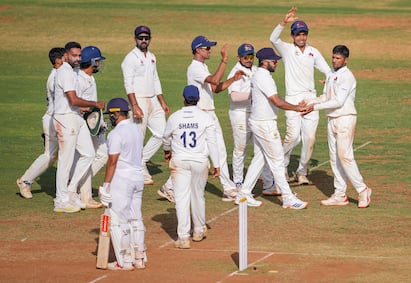 Ranji Cup 2024: मुंबईच्या धुरंधरांनी धडाकेबाज कामगिरी करत विदर्भावर मात केली आणि 42 व्यांदा रणजी ट्रॉफीवर नाव कोरलं.