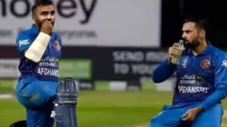 Afghanistan Cricket Team Player Hashmatullah Shahidi Mohammed Nabi Namaz On Field AFG vs IRE Match VIDEO: जब लाइव मैच में अफगान क्रिकेटर ने खजूर खाकर खोला रोजा, फिर अंपायर ने...
