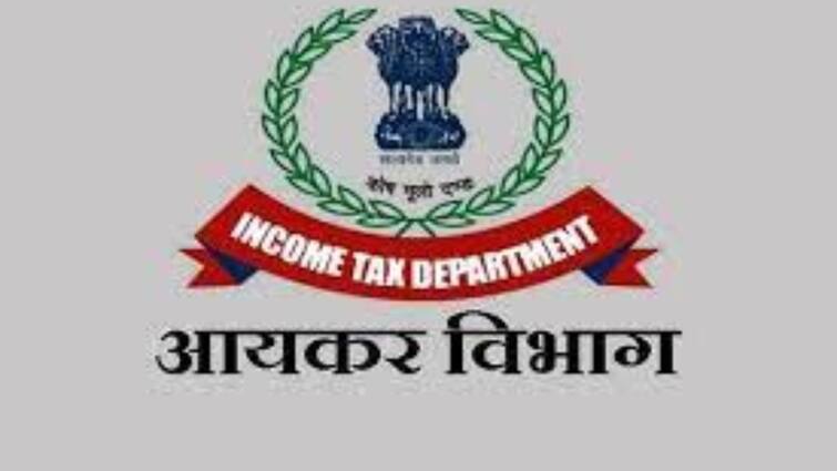 Purvanchal Income Tax Big action educational institution owner 49 bank accounts seized ann Varanasi IT Raid : पूर्वांचल में इनकम टैक्स की बड़ी कार्रवाई, शिक्षण संस्थान के मालिक के 49 बैंक खाते किए गए सीज