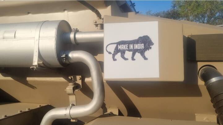 दरअसल, भारतीय सेना के साथ देश की आंतरिक सुरक्षा में तैनात सशस्त्र बलों को अब एक ऐसा वाहन मिल गया है, जो गुरिल्ला शैली में छिपकर हमला करने वाले दुश्मनों को मुंह तोड़ जवाब दे सकता है. जबलपुर की व्हीकल फैक्ट्री ने भारतीय सेना के लिए  अपग्रेडेड 6X6 माइंस प्रोटेक्ट व्हीकल बनाया है. यह बख्तरबंद वाहन ना केवल सैनिकों की रक्षा करेगा बल्कि दुश्मनों को मुंहतोड़ जवाब देने के लिए भी डिजाईन किया गया है.