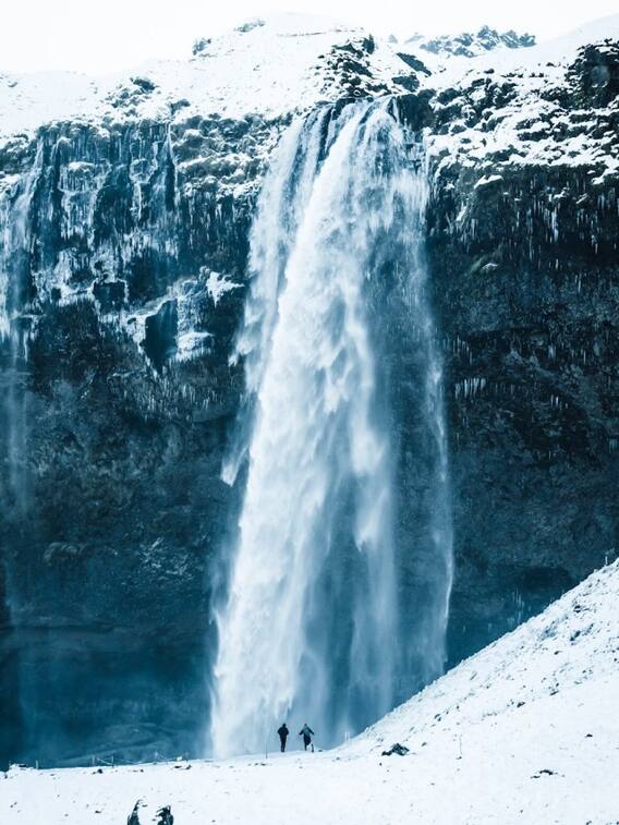 किस शहर में बहता है बिना पानी वाला झरना