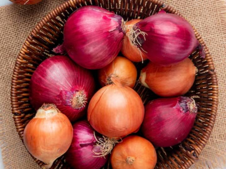 प्याज विटामिन सी से भरपूर होने के कारण इम्युनिटी बूस्ट करने में भी मदद करता है. गर्मी के मौसम में इसका जरूर सेवन करना चाहिए, इससे लू लगने का खतरा भी कम हो जाता है.