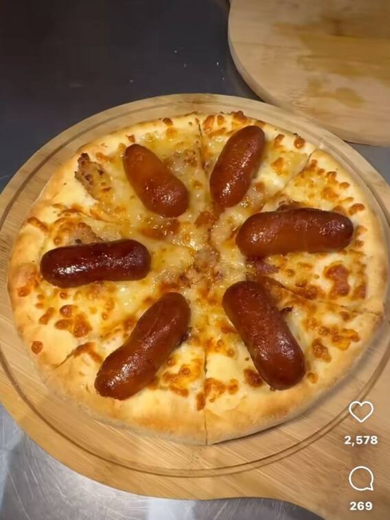 'इससे अच्छा जहर खिला दो...', गुलाब जामुन का बना दिया पिज्जा