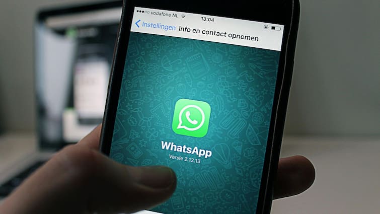 WhatsApp Blocks Profile Picture Screenshots on Android will soon allow users to pin multiple messages in chats WhatsApp Features: হোয়াটসঅ্যাপে 'পিন' করা যাবে একাধিক চ্যাট, নেওয়া যাবে না প্রোফাইল পিকচারের স্ক্রিনশট
