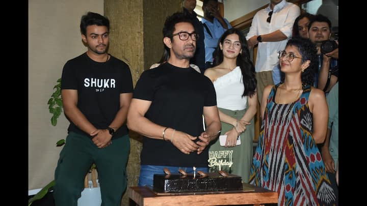 Aamir Khan 59th Birthday Celebrations With Ex-Wife Kiran Rao And Laapataa Ladies Cast, WATCH Aamir Khan Celebrates His 59th Birthday With Ex-Wife Kiran Rao And 'Laapataa Ladies' Cast, WATCH