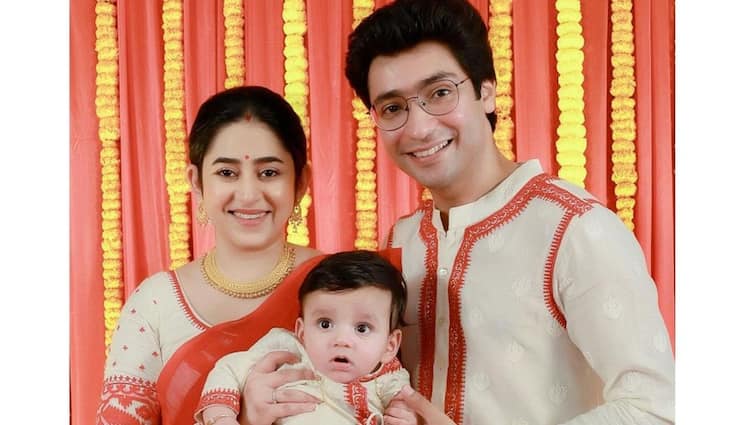 Riddhima Ghosh and Gourav Chakraborty shares son Dheers photo on Social Media for the first time Gourav Riddhima: সোহাগে আদরে... অন্নপ্রাশনে প্রথমবার ধীরকে প্রকাশ্যে আনলেন গৌরব-ঋদ্ধিমা