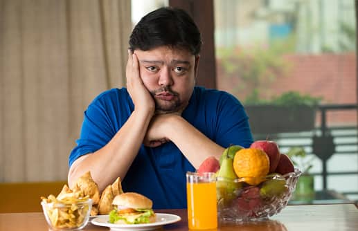 4. Altered Taste or Loss of Appetite: Accumulation of toxins in the blood, known as uremia, can alter the taste of food and cause bad breath. Additionally, individuals may lose their appetite or develop an aversion to meat, resulting in weight loss. (Image Source: Getty)