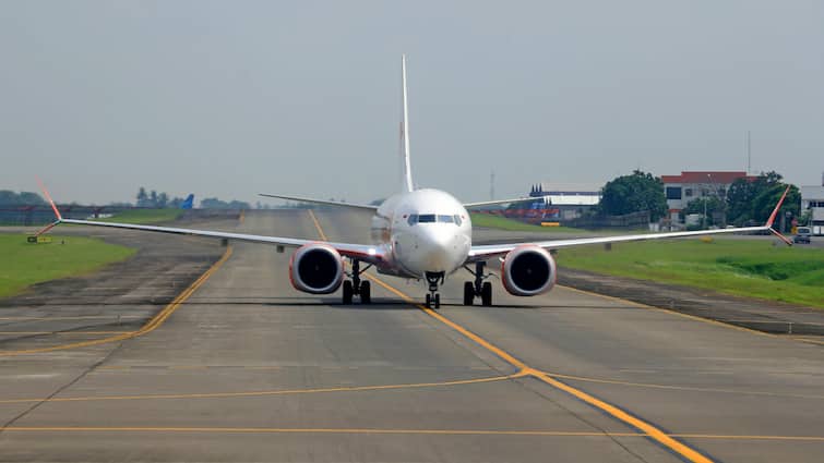Indore Airport become number one in service quality in country Madhya Pradesh ann Indore News: सर्विस क्वालिटी में इंदौर एयरपोर्ट ने लगाई छलांग, देश में बना नंबर वन