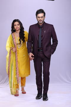 Marathi Serial : 'नवरी मिळे हिटलरला' च्या सेट वर वल्लरी आणि  राकेश बापट च्या पहिल्या भेटीचा किस्सा