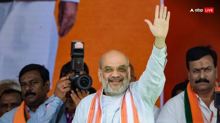 इस बीच, केंद्रीय गृह मंत्री अमित शाह की ओर से साफ किया गया कि सीएए कभी वापस नहीं लिया जाएगा. गुरुवार (14 मार्च, 2024) को प्रसारित हुए इंटरव्यू (समाचार एजेंसी एएनआई के साथ) में उन्होंने सीएए का विरोध करने वाले केरल के सीएम पिनरई विजयन, तमिलनाडु के सीएम स्टालिन और पश्चिम बंगाल की मुख्यमंत्री ममता बनर्जी को लेकर कहा- क्या उनके पास इसे नकारने का अधिकार है?...नागरिकता का मामला केंद्र के हिस्से की चीज है.